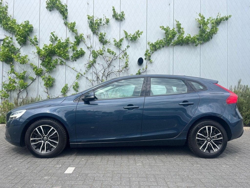 Volvo V40 1.5 T2 Polar+ | Navigatie | Stoelverwarming | Blue, 12 maanden, Euro 6, Blauw, Leder en Stof