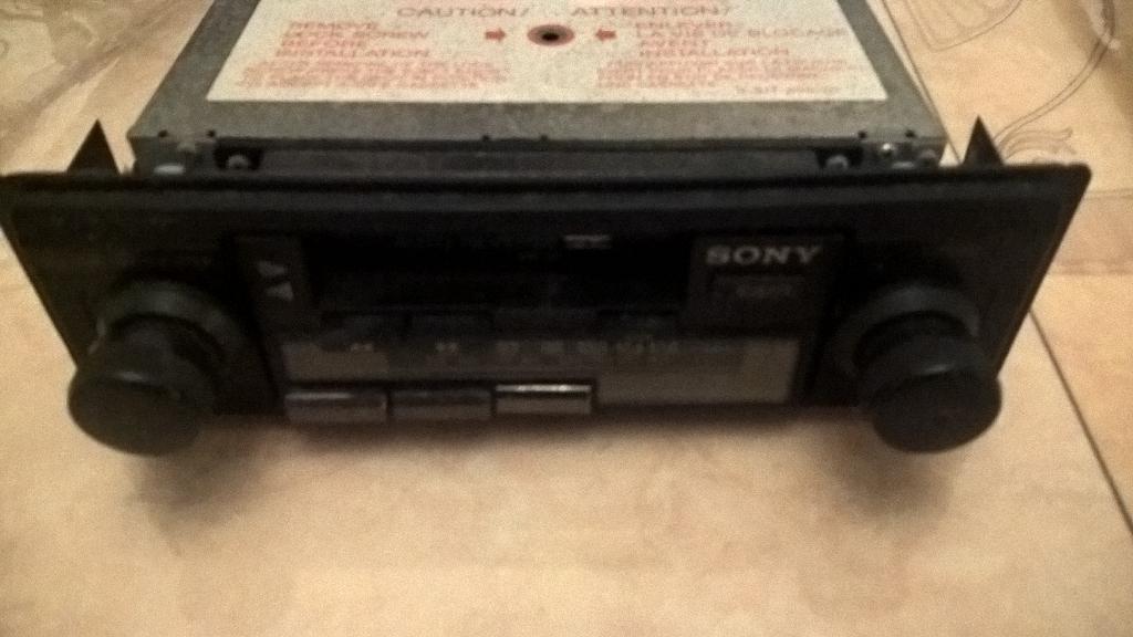 TE koop aangeboden mooi auto radio cassette doe gepast bod., Auto diversen, Ophalen of Verzenden, Gebruikt