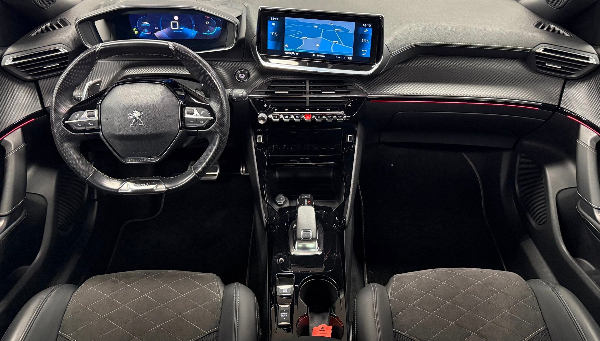 Peugeot 2008 1.2 PureTech GT-Line 155PK*Panodak*Navi*Camera*, Auto's, Gebruikt, Zwart, Automatische klimaatregeling, 155 pk
