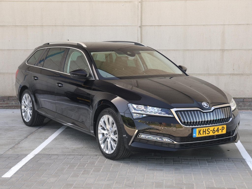 Skoda Superb Combi 1.4 TSI iV Style 218 pk DSG | Dealer onde, Auto's, Skoda, Stof, Gebruikt, 4 cilinders, Zwart