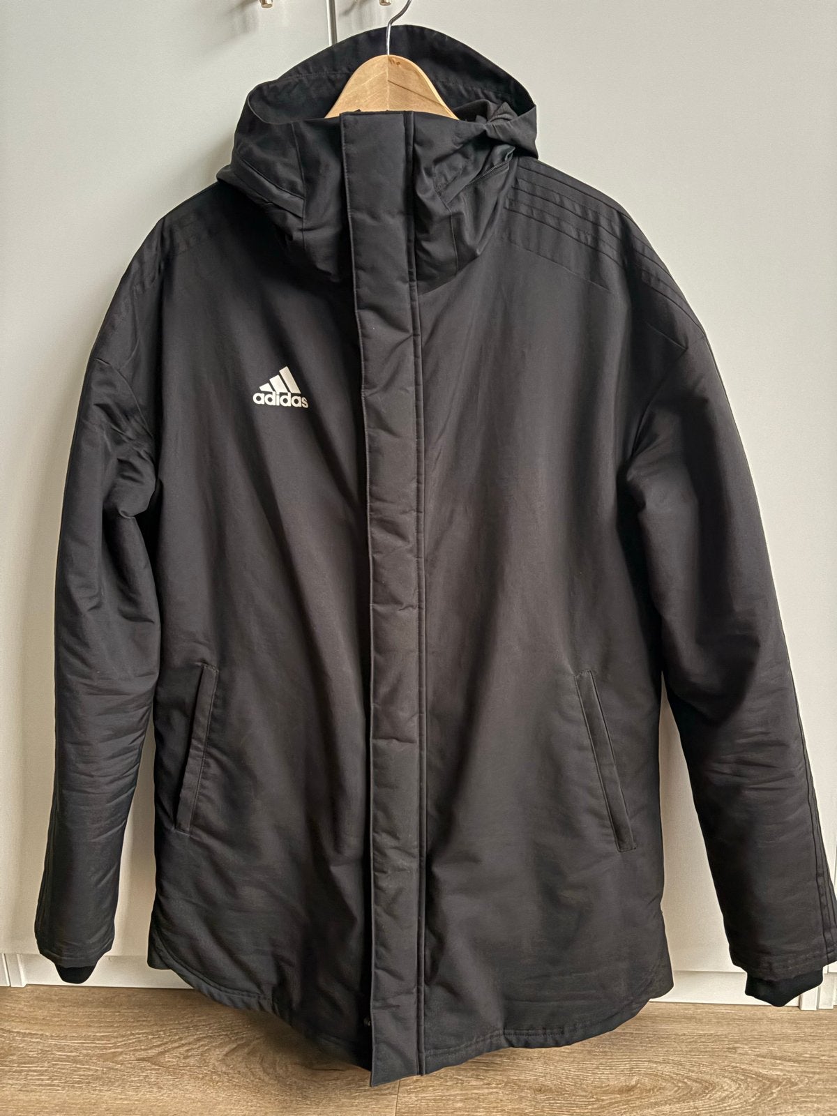 Adidas Parka Zwart Maat M, Ophalen of Verzenden, Zo goed als nieuw, Maat 48/50 (M), Zwart