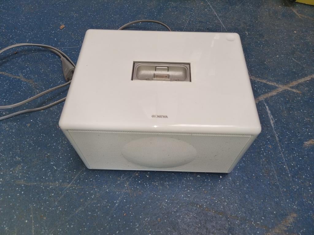 Geneva Sound System Model S - Wit met iPod Dock, Gebruikt, Microset, Tuner of Radio, Ophalen
