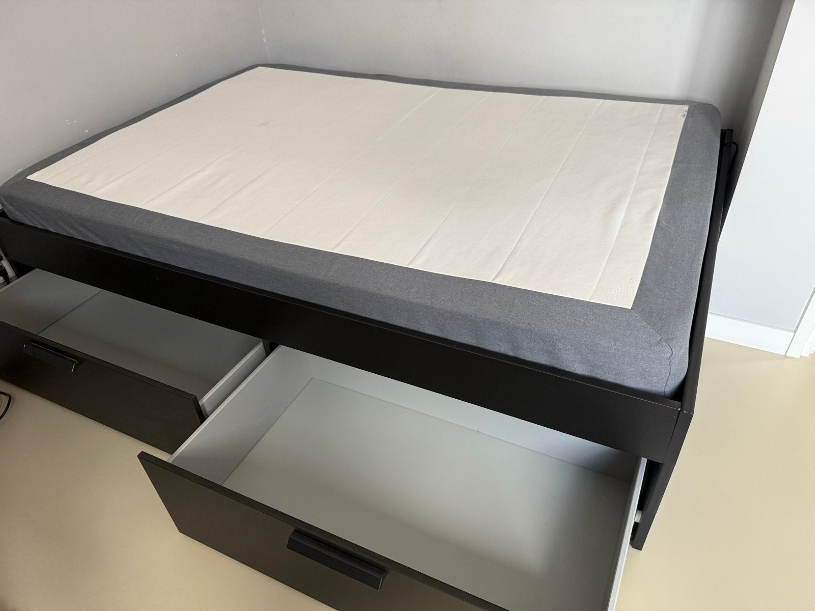 IKEA Brimnes bed 140x200 met matras en opberglades, Huis en Inrichting, Slaapkamer | Bedden, Ophalen, Gebruikt, Zwart, Tweepersoons