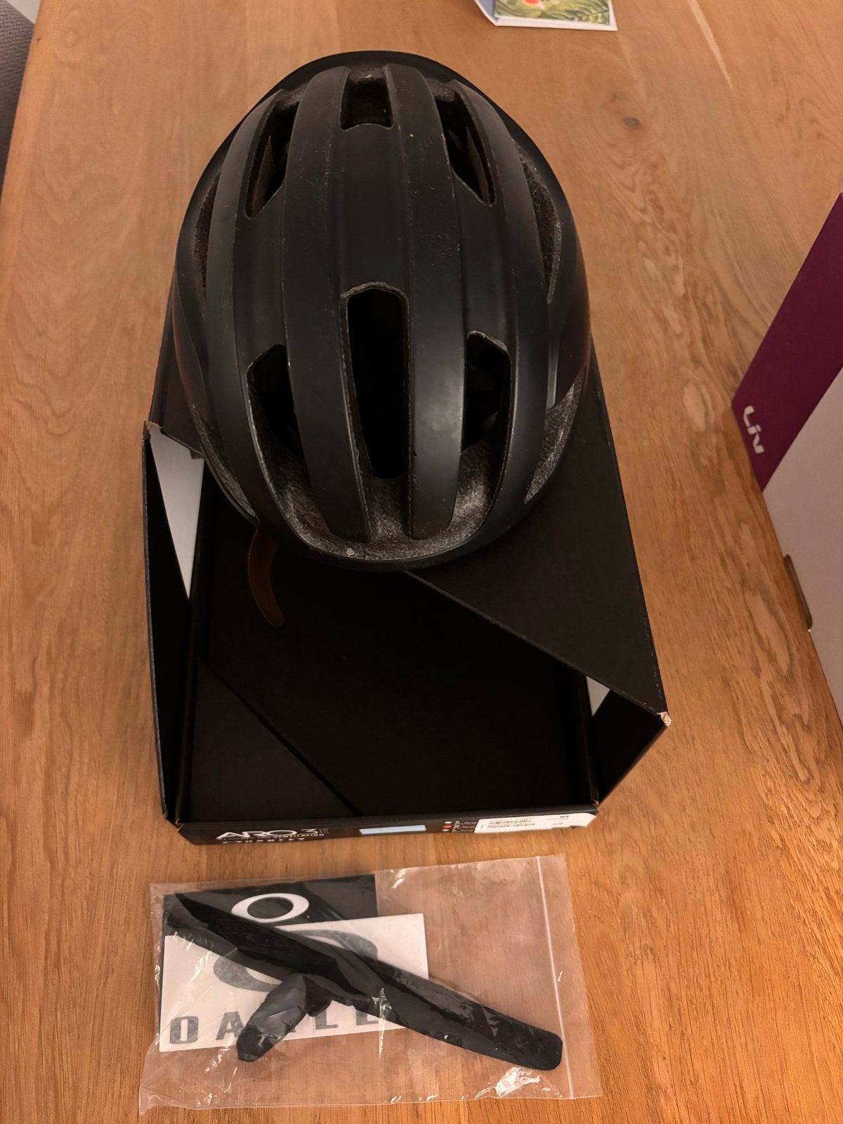 Oakley Helm ARO3 Lite - Maat M (54-58cm), Ophalen of Verzenden, Zo goed als nieuw, M, Heer of Dame