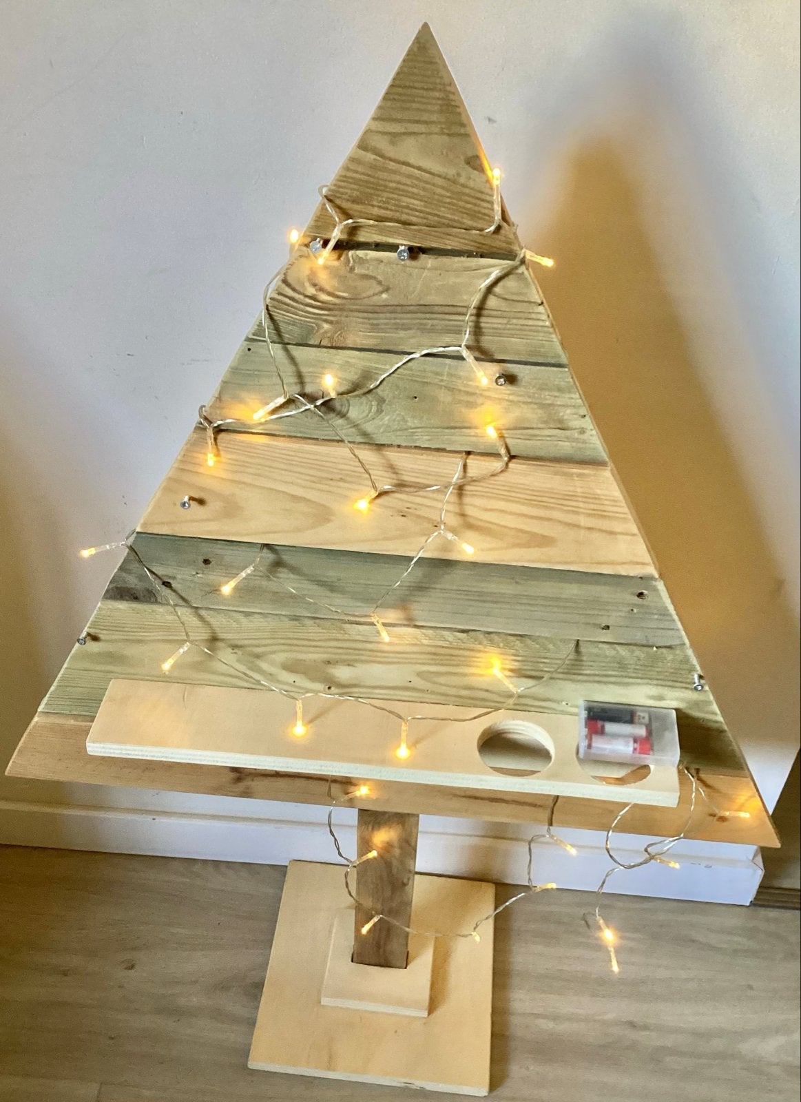 LEUKE HOUTEN KERSTBOOM MET VERLICHTING, Diversen, Ophalen, Gebruikt