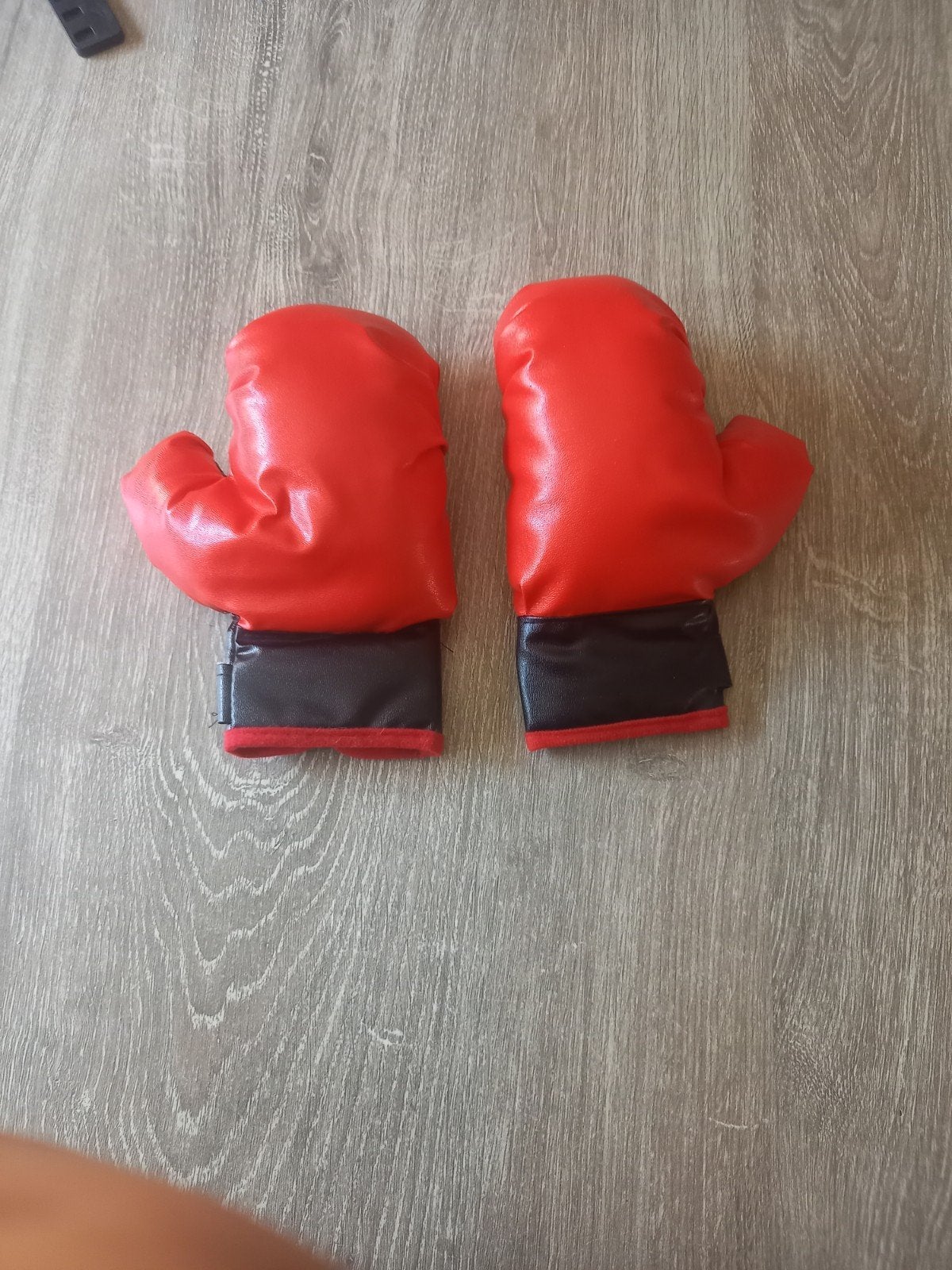 Rode bokshandschoenen voor kinderen, Ophalen, Zo goed als nieuw, Bokshandschoenen