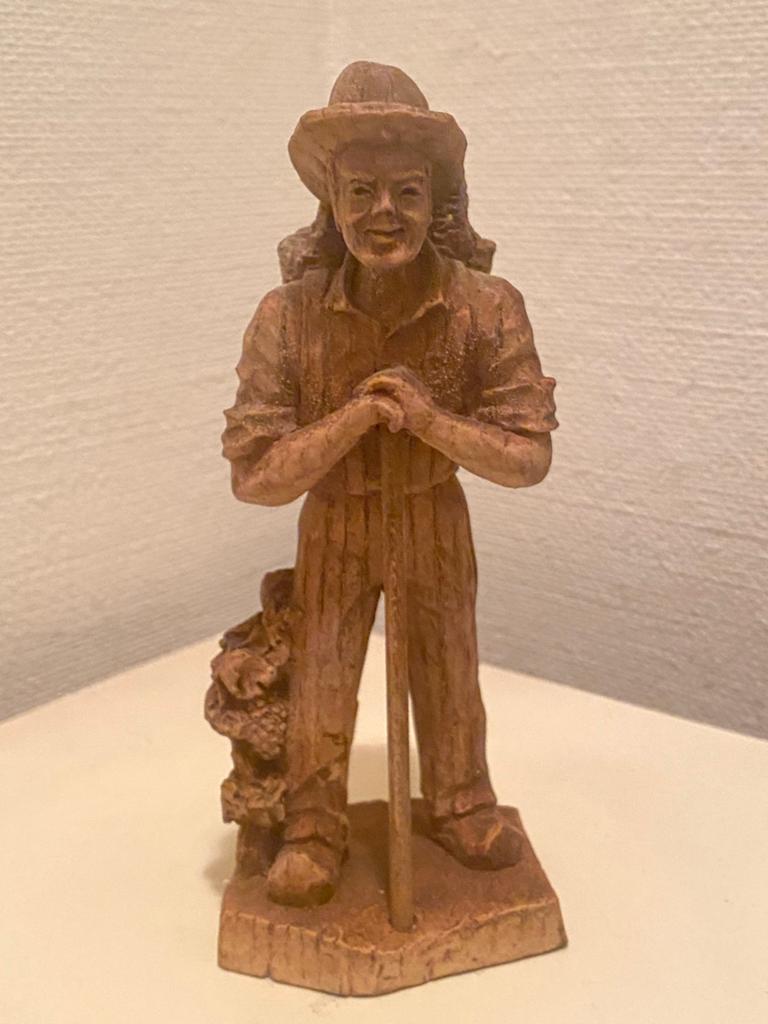 Druivenplukker houten beeldje, Verzamelen, Beelden en Beeldjes, Ophalen of Verzenden, Zo goed als nieuw, Mens