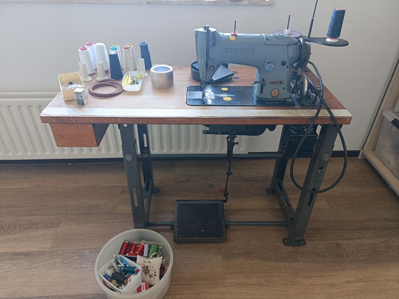 Antieke Industriële Singer 195K5 Naaimachine met Extra's, Ophalen