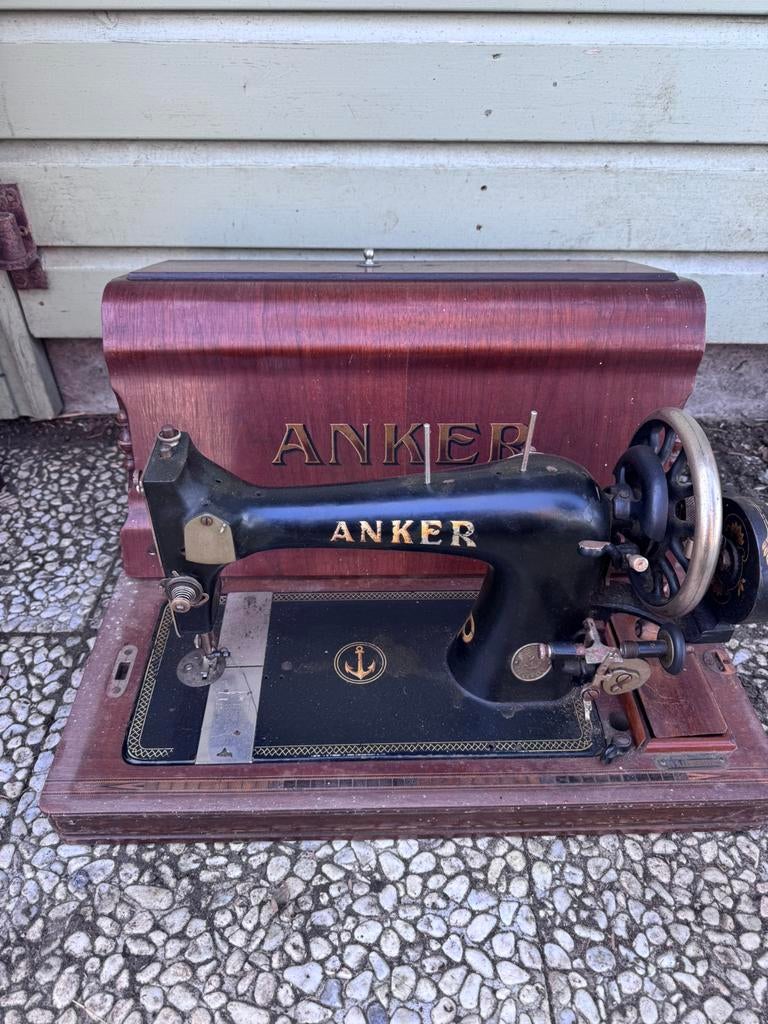 Antieke oude Anker naaimachine, Ophalen