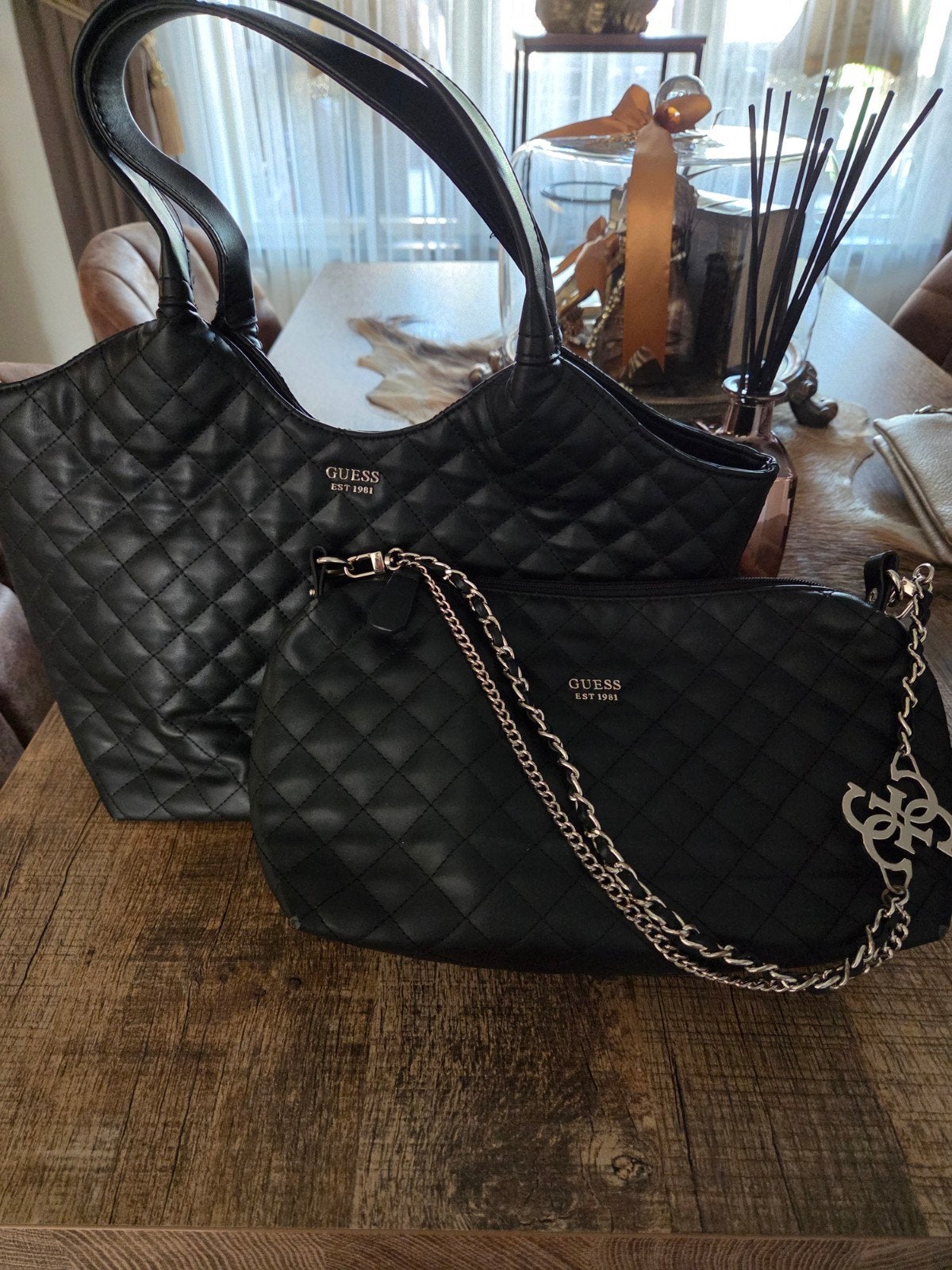 Guess shopper en schoudertasje set - Zwart, Ophalen of Verzenden, Zo goed als nieuw, Zwart, Shopper