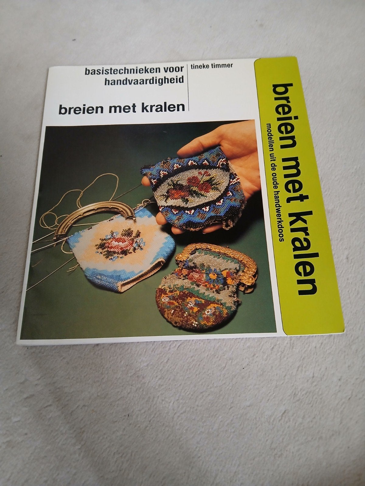2 Boekjes  Kralen Breien, Hobby en Vrije tijd, Kralen en Sieraden maken, Ophalen of Verzenden, Kraal