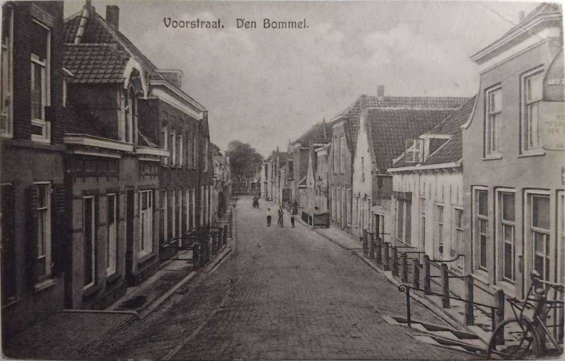 Den Bommel (Flakkee) Voorstraat – Uitg. Van Dijk, Ophalen of Verzenden, 1920 tot 1940, Gelopen, Zuid-Holland