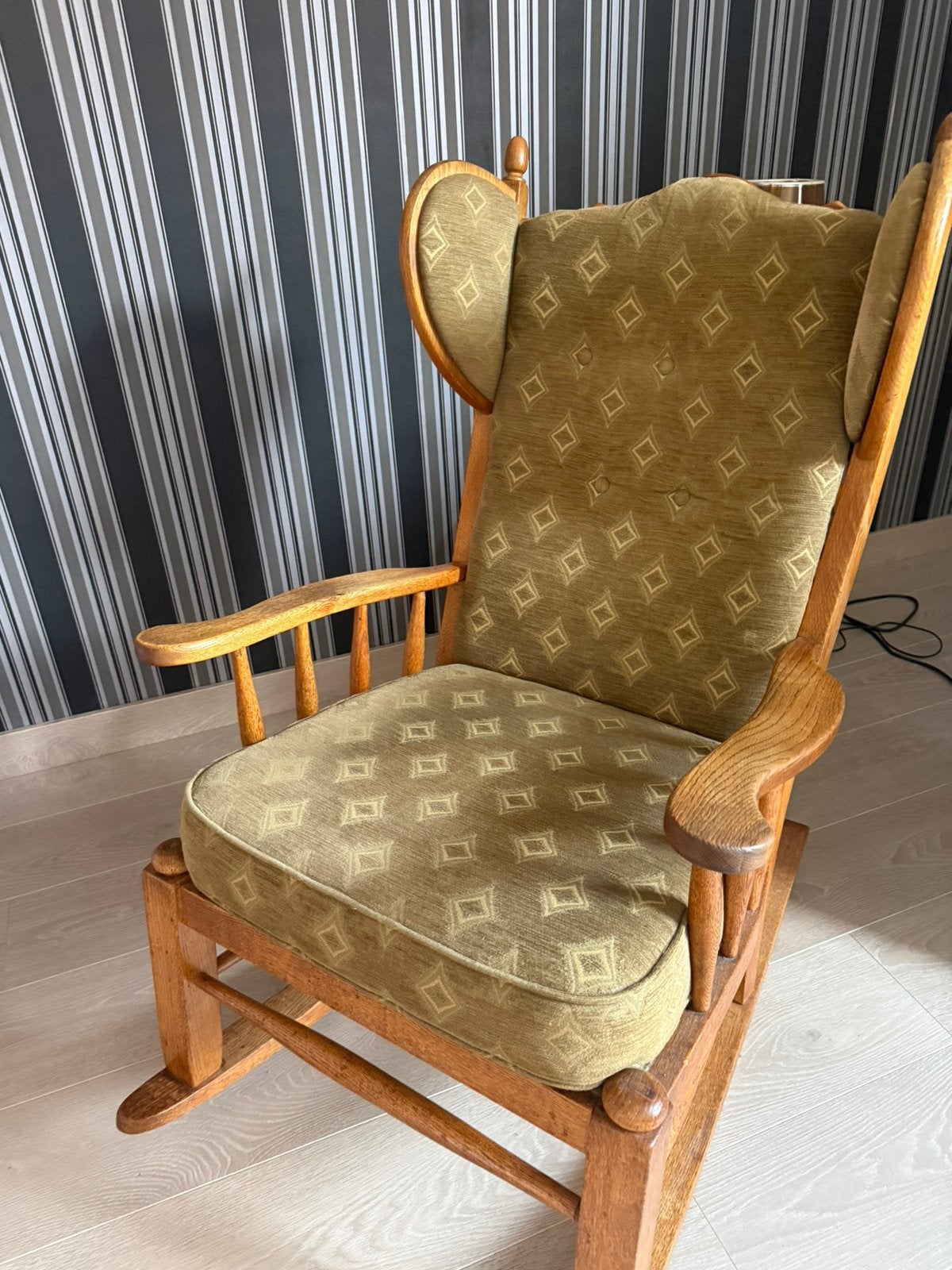 Gratis schommelstoel, Ophalen