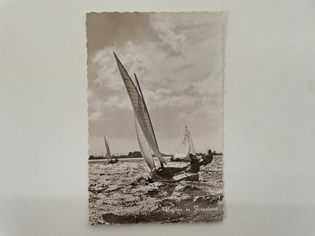 D880 Oude ansichtkaart Friesland : Zeilen in Friesland, Ophalen of Verzenden, 1960 tot 1980, Ongelopen, Friesland