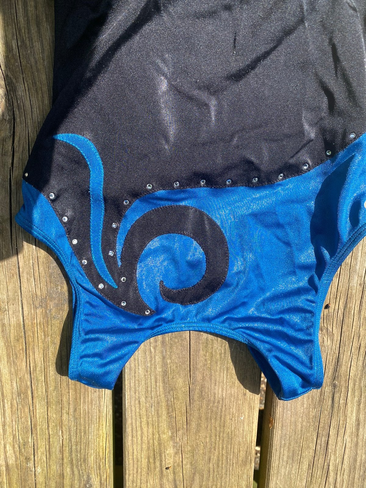 Turnpakje zwart blauw - zo goed als nieuw, Sport en Fitness, Turnen, Ophalen, Zo goed als nieuw, Zwart, Turnpak(je)