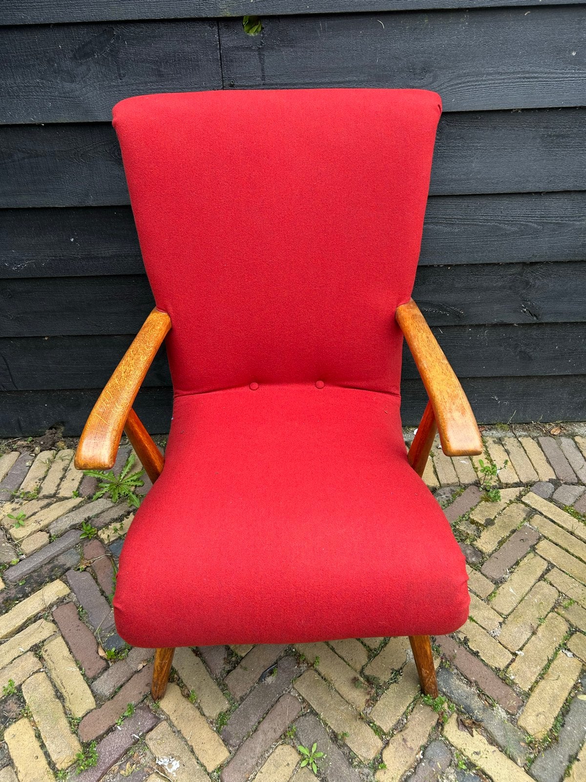 Vintage Rode Fauteuil met Houten Armleuningen, Antiek en Kunst, Ophalen of Verzenden