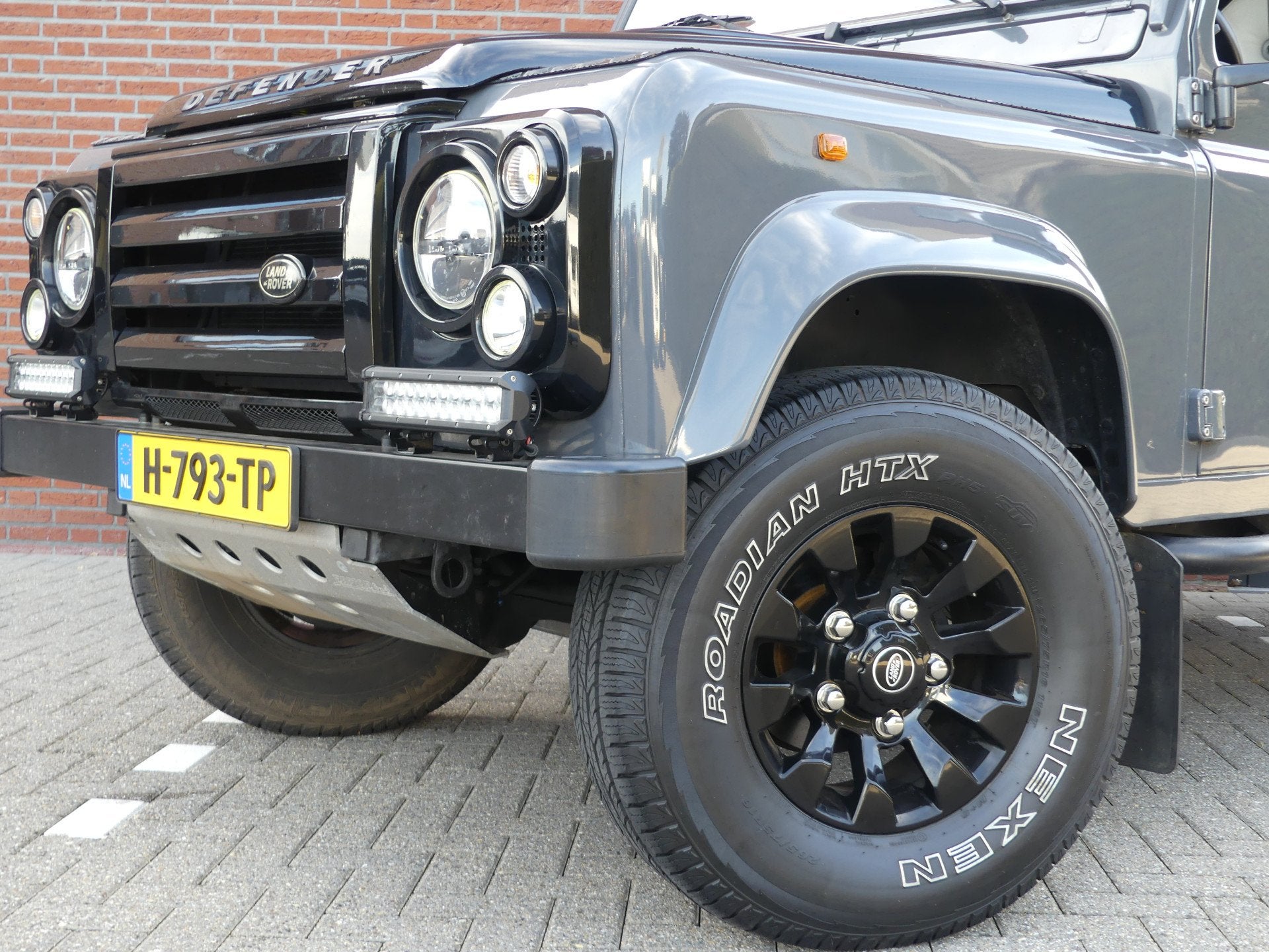 Land Rover 90 Benzine 2.0 136pk / 6 persoons (bj 1997), foto 2