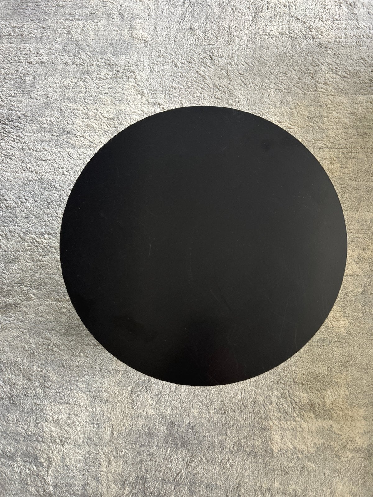 Zwarte bijzettafel met uniek design - Sentrum bijzettafel, Minder dan 55 cm, Metaal of Aluminium, Zo goed als nieuw, Overige vormen