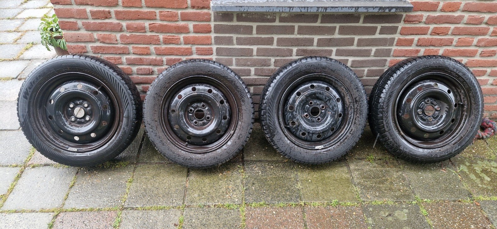 4x100 yokohama w.drive 175 65 r15, Ophalen