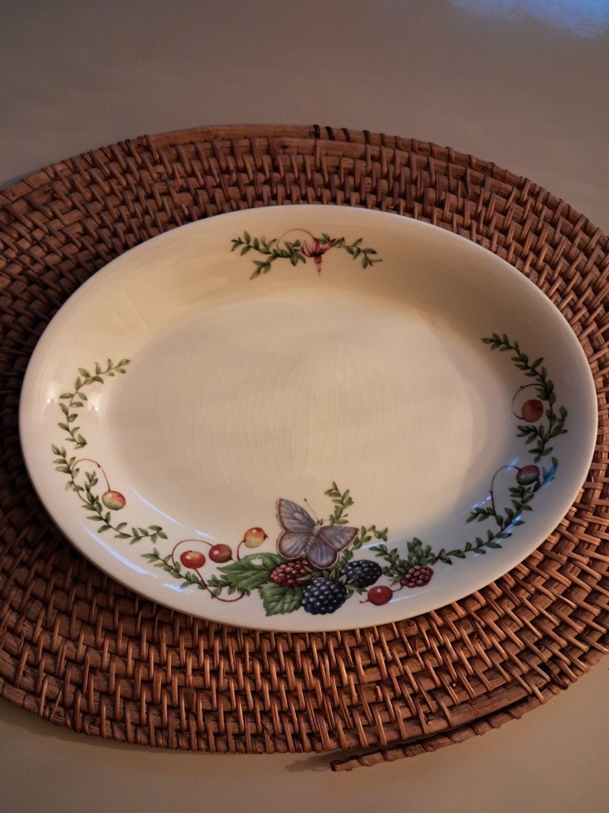 Mooi roomstel serveerbord Marjolein Bastin Wedgwood, Ophalen