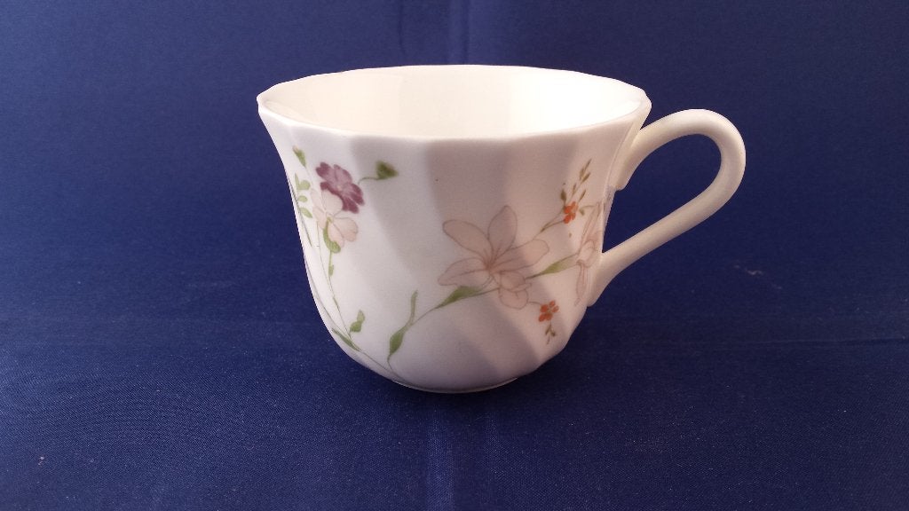 Wedgwood Campion - kopje met bloemetjes, Ophalen of Verzenden, Zo goed als nieuw, Wedgwood, Kop(pen) en/of Schotel(s)