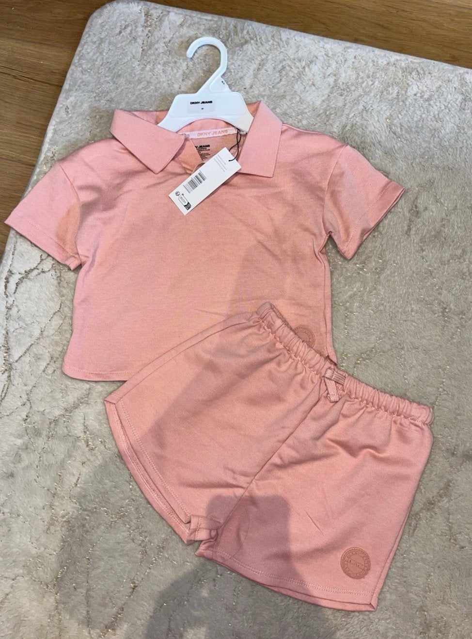 ZGAN roze setje van DKNY maat 18 maanden, Kinderen en Baby's, Ophalen of Verzenden, Zo goed als nieuw, Meisje, Pakje