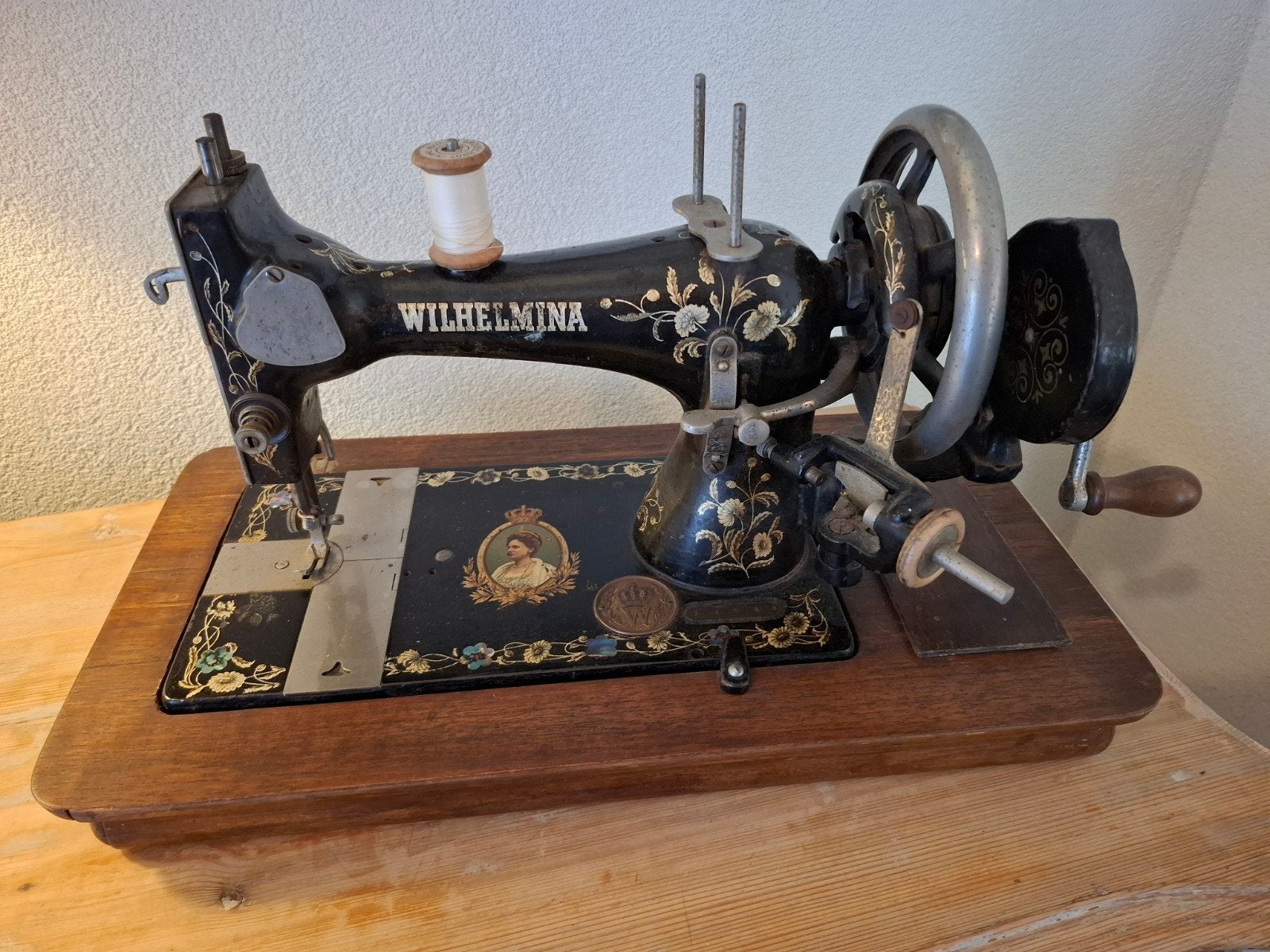 Antieke Wilhelmina Naaimachine, Ophalen