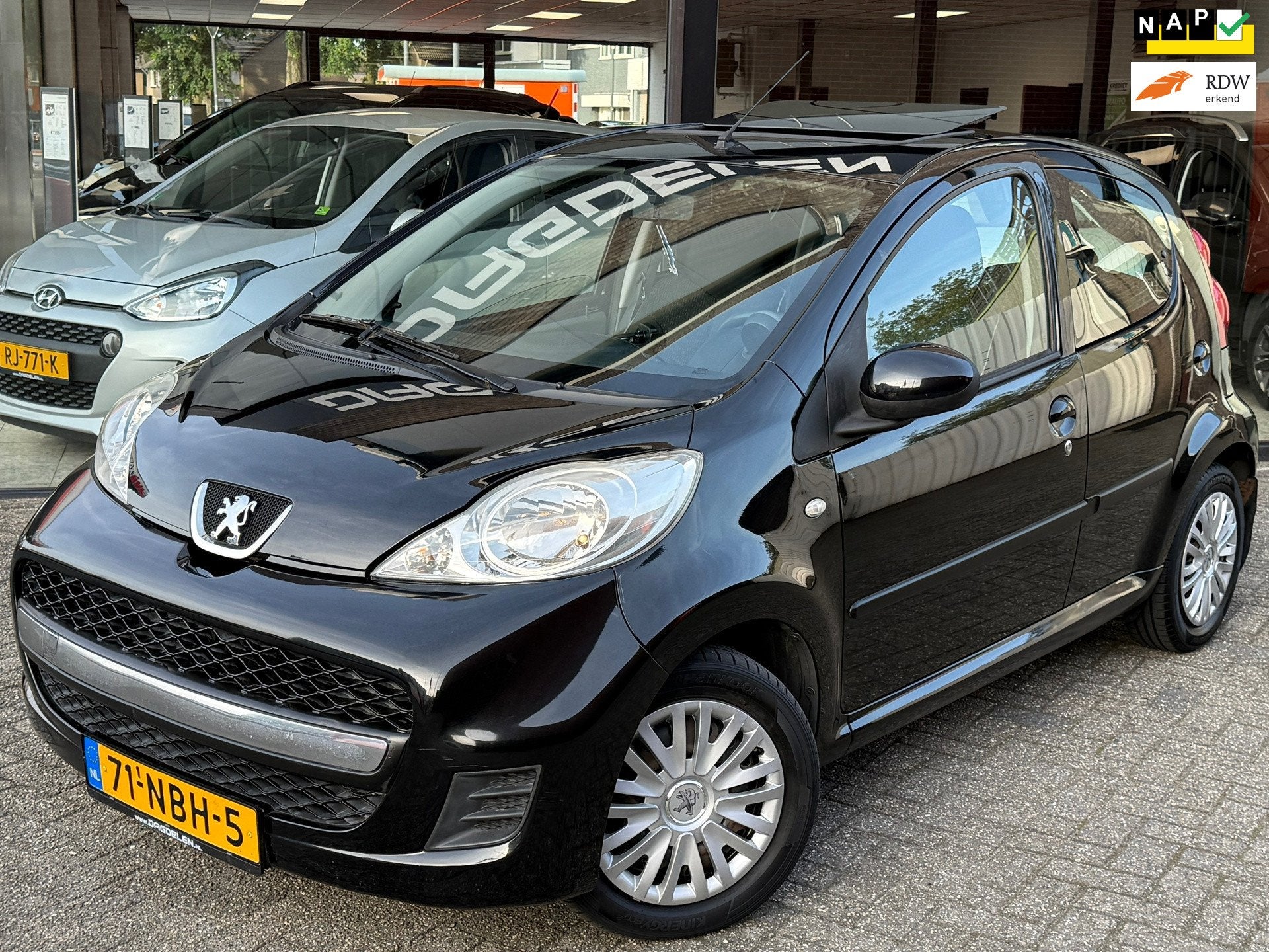 Peugeot 107 1.0-12V 5drs SCHUIFDAK | AIRCO | ELEKTR PACK | N, Auto's, Voorwielaandrijving, Gebruikt, Zwart, 4 stoelen