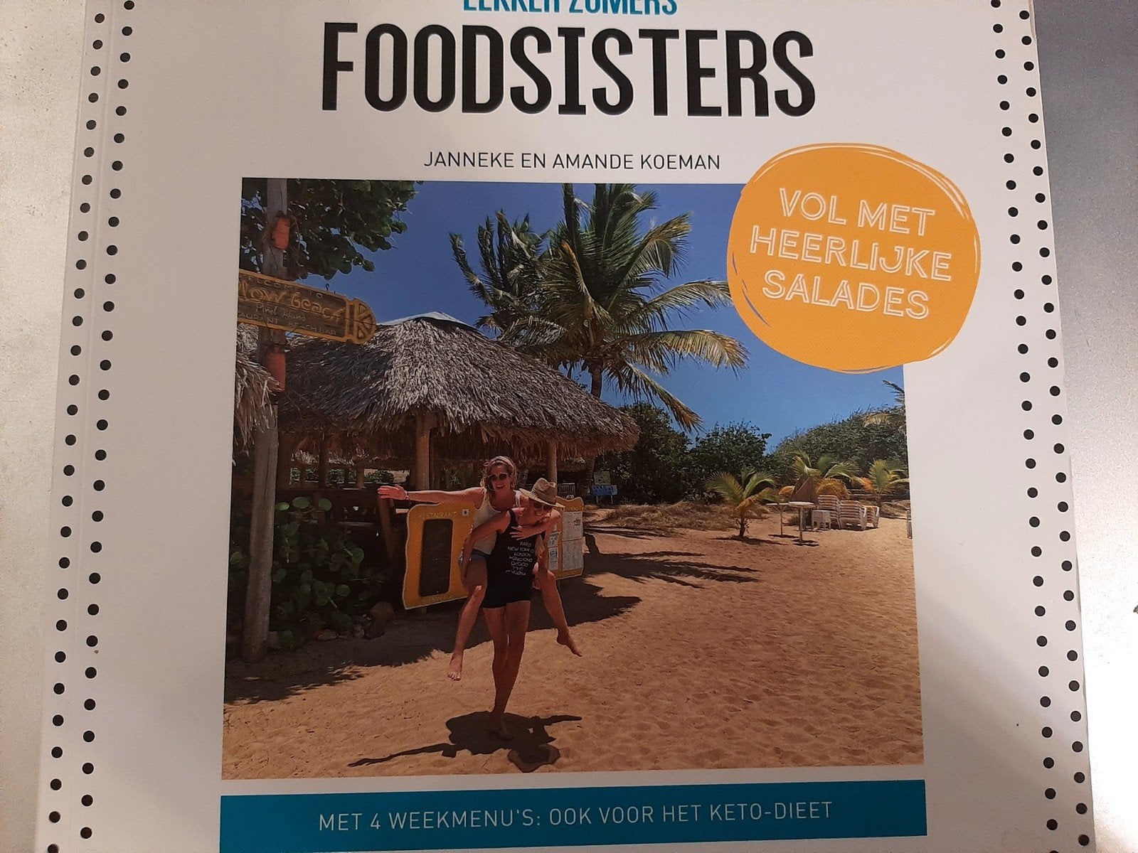 FoodSisters: Vol met Heerlijke Salades - Kookboek, Boeken, Hoofdgerechten, Janneke en Amanda Koeman, Ophalen of Verzenden, Zo goed als nieuw