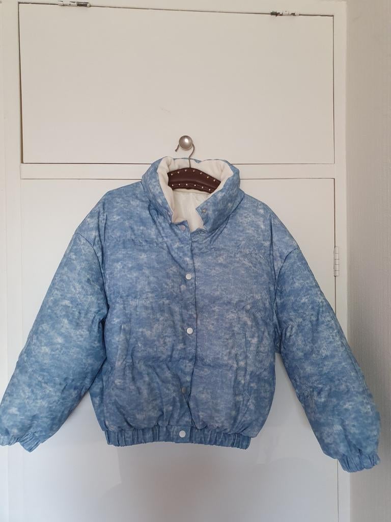 Hippe korte winterjas. Niet gedragen., Kleding | Dames, Jassen | Winter, Blauw, Maat 42/44 (L), Nieuw, Ophalen of Verzenden