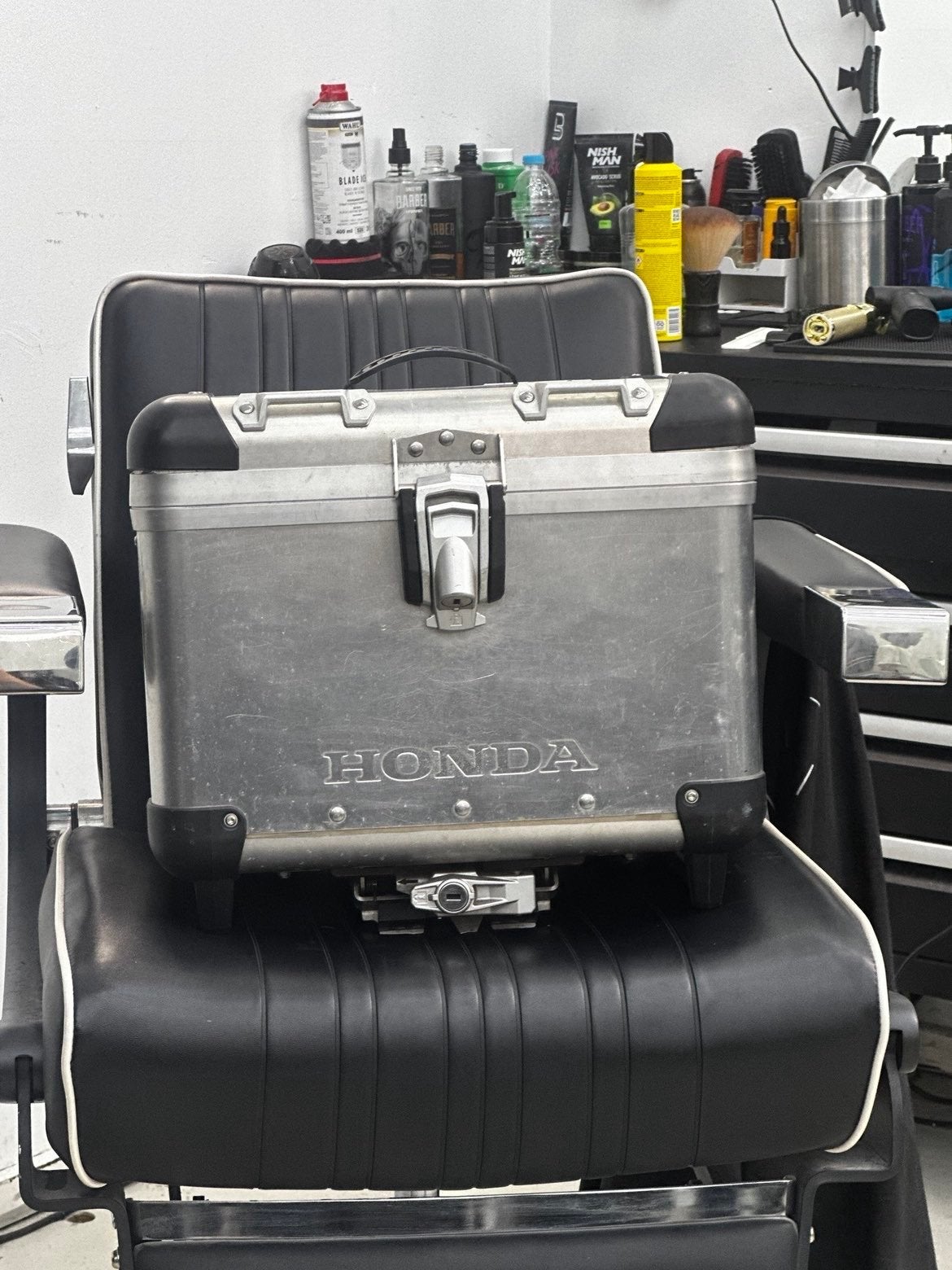 Honda Topkoffer - Zonder kofferrek, inclusief 1 sleutel, Motoren, Ophalen, Gebruikt