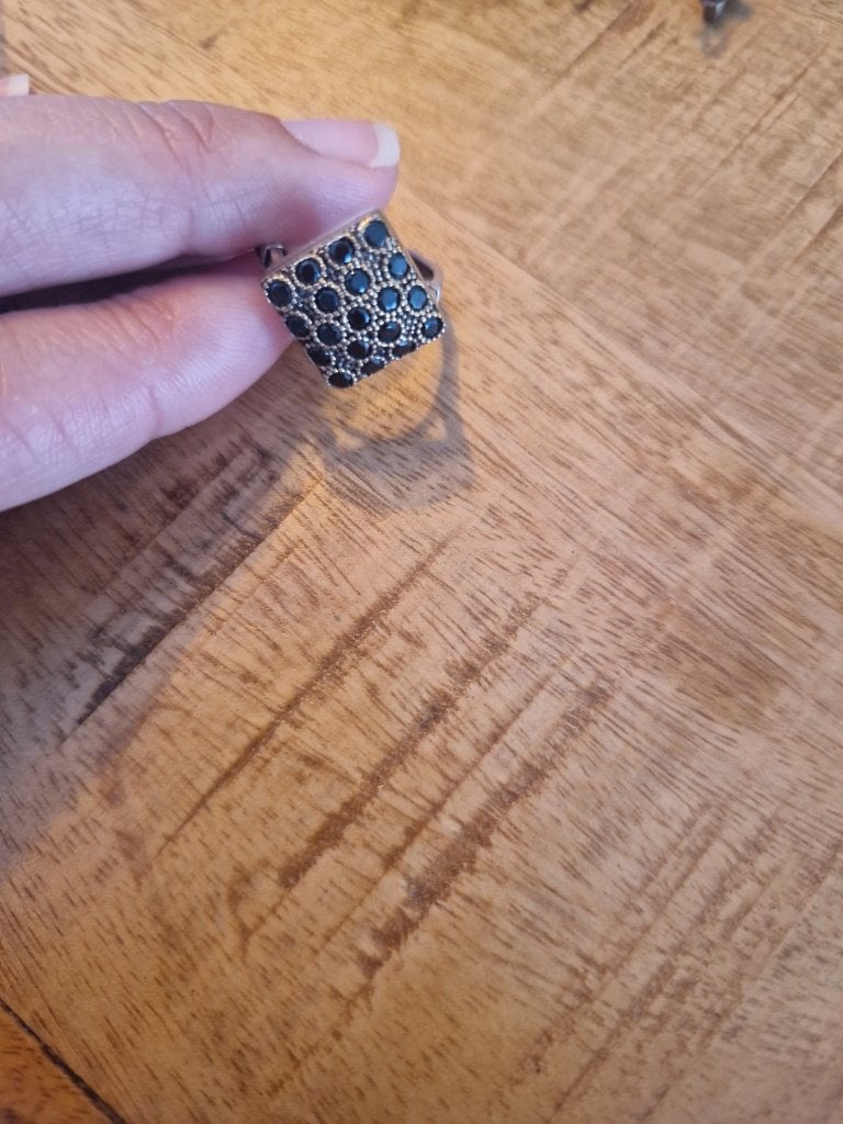 Antieke, zilveren ring met ruitvormige onyx steentjes. Mt 18, Ophalen of Verzenden, Zilver, Ring, Met edelsteen
