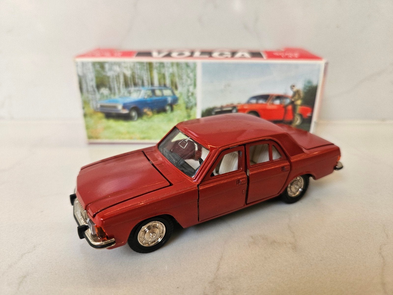 Volga GAZ 3102 USSR modelauto - Novoexport Saratov CCCP, Hobby en Vrije tijd, Modelauto's | 1:43, Ophalen of Verzenden, Zo goed als nieuw