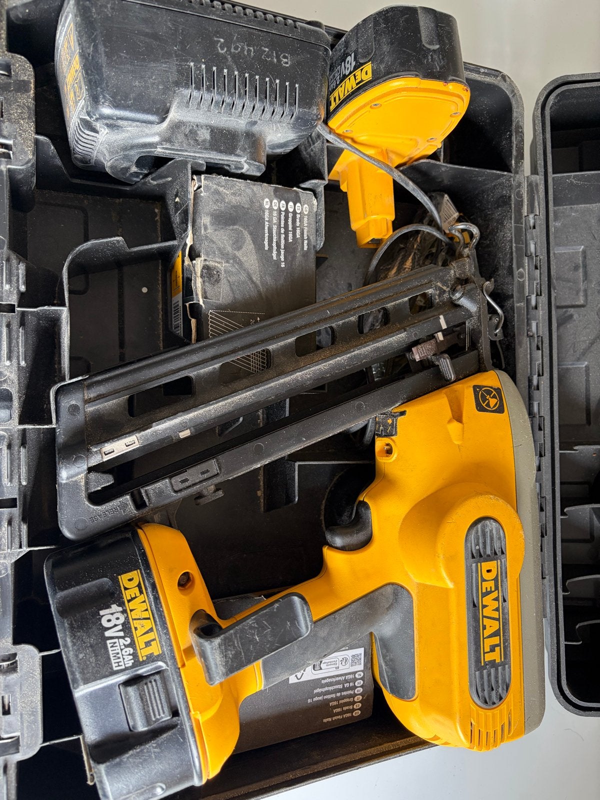 DeWalt Afwerktacker 18V met Accu en Oplader, Ophalen of Verzenden, Gebruikt