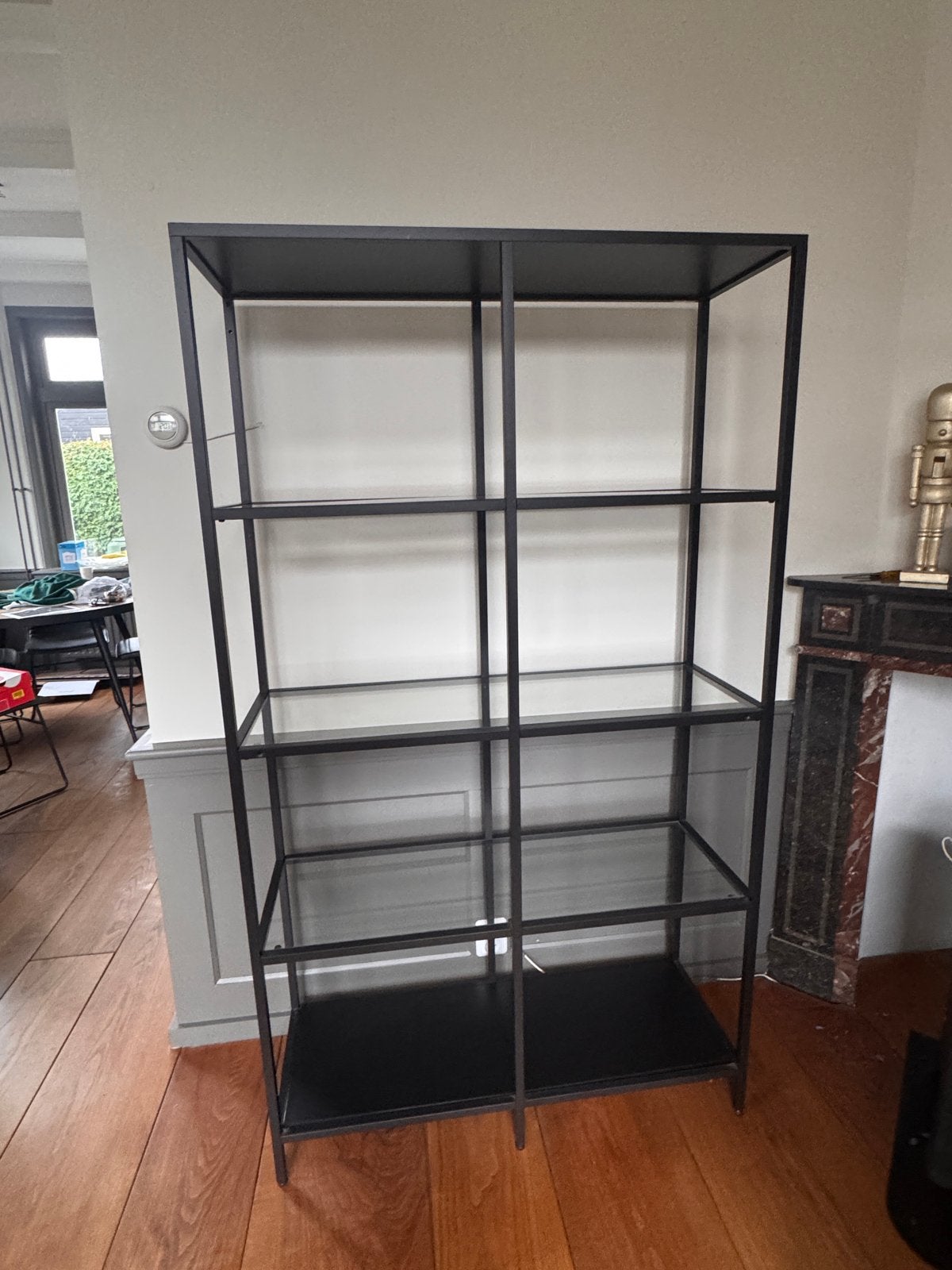 Zwart stalen vakkenkast met glazen platen (175x100x36cm), Huis en Inrichting, Ophalen, Met plank(en), Gebruikt, 100 tot 150 cm