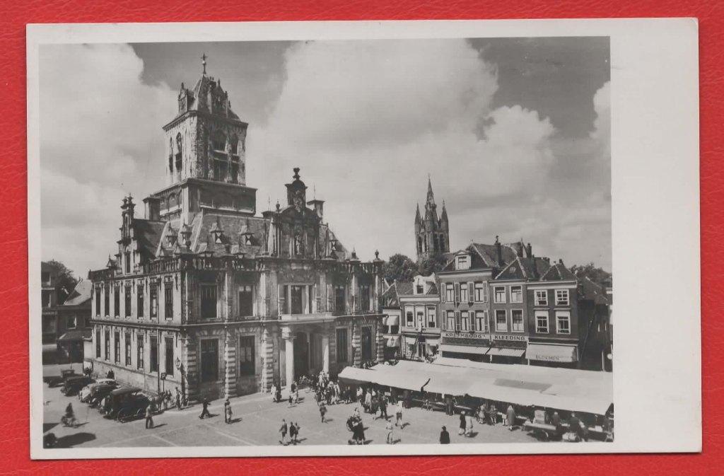Delft - Stadhuis, marktkramen, Kreymborg kleding - 1946, Verzamelen, Ophalen of Verzenden, 1940 tot 1960, Gelopen, Zuid-Holland