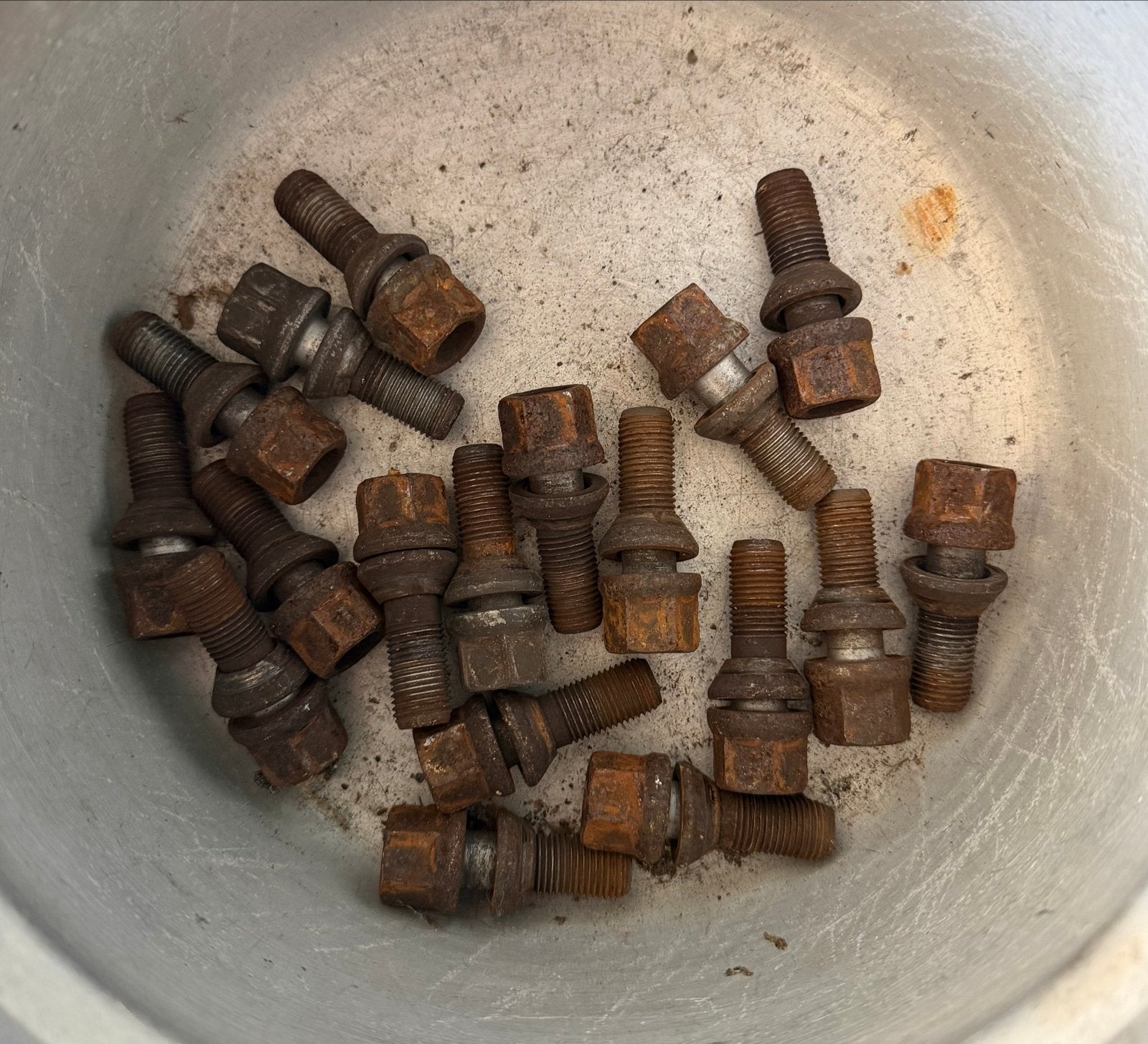 Set van 18 wielbouten voor Citroën / Peugeot, Ophalen of Verzenden, Gebruikt, Universele onderdelen