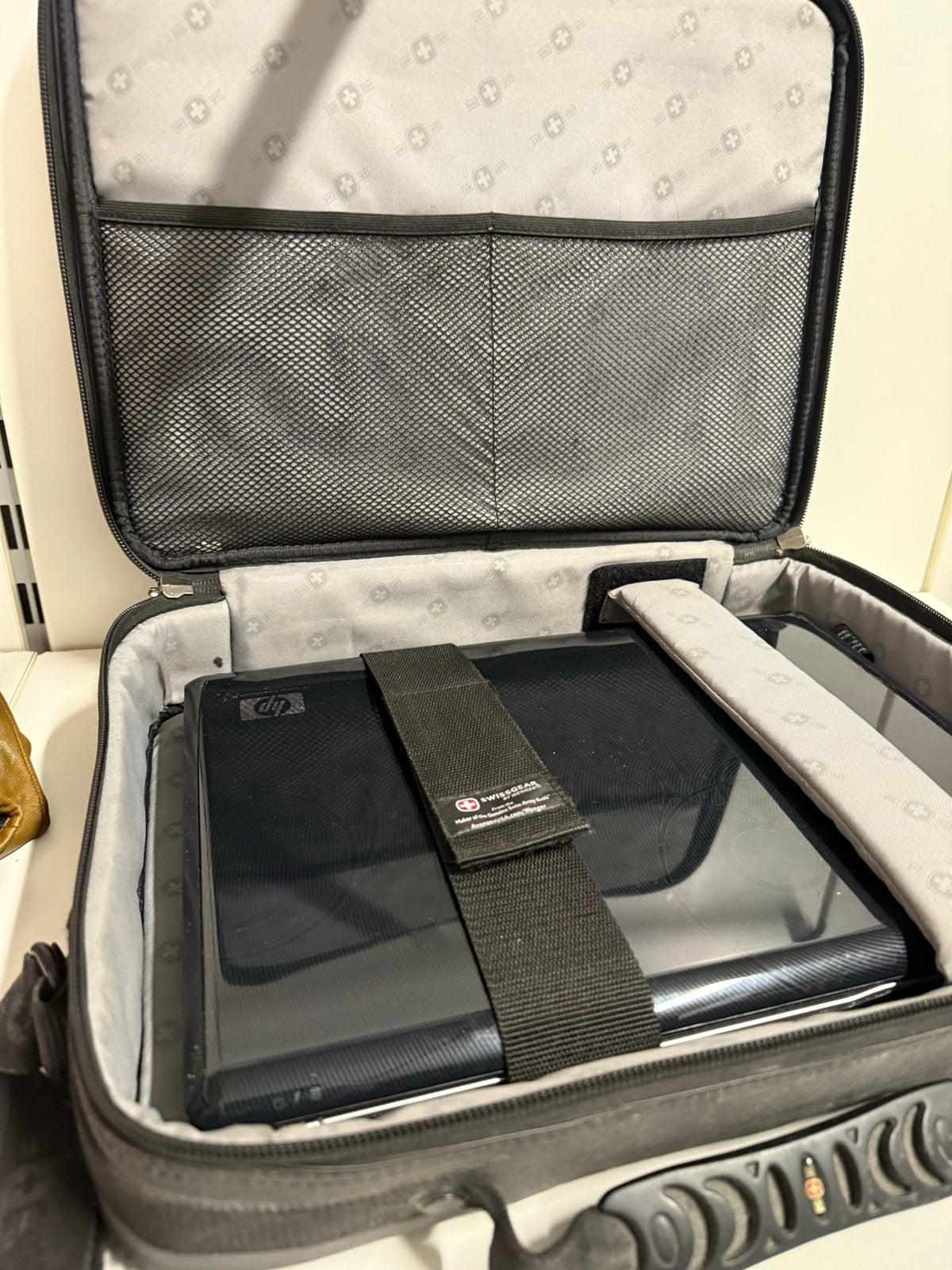 HP Laptop voor onderdelen/opknapper met laptoptas, Ophalen of Verzenden, Niet werkend, Onbekend, 15 inch