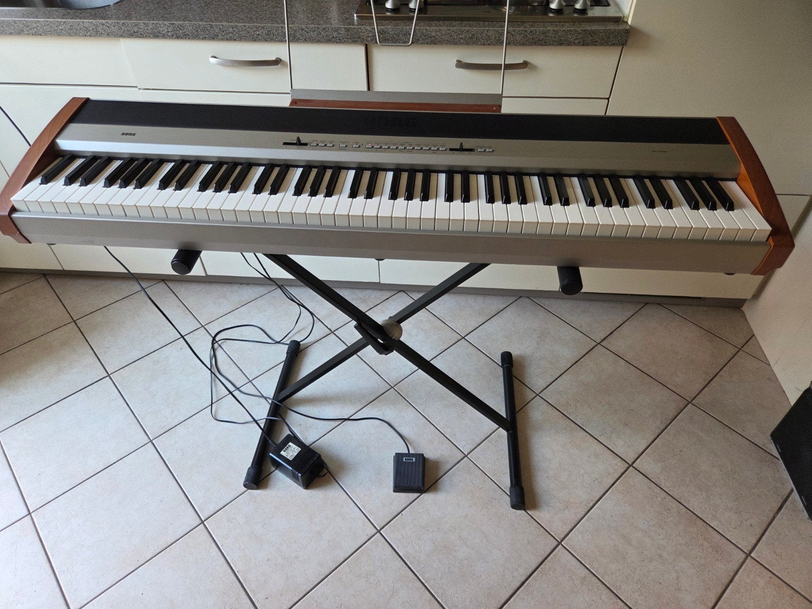 Korg SP-300, digitaal piano, gewogen toetsen, Muziek en Instrumenten, Piano's, Ophalen, Gebruikt, Overige kleuren, Digitaal