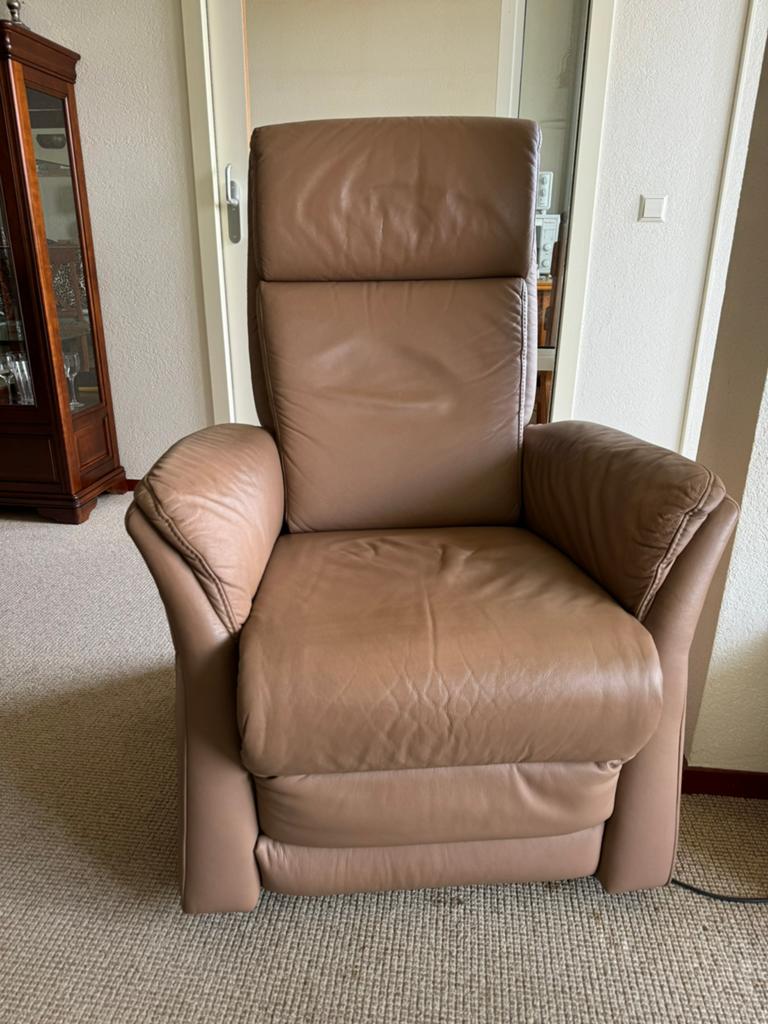 Sta op stoel beige, Huis en Inrichting, Fauteuils, Ophalen, Gebruikt, 75 tot 100 cm, 50 tot 75 cm