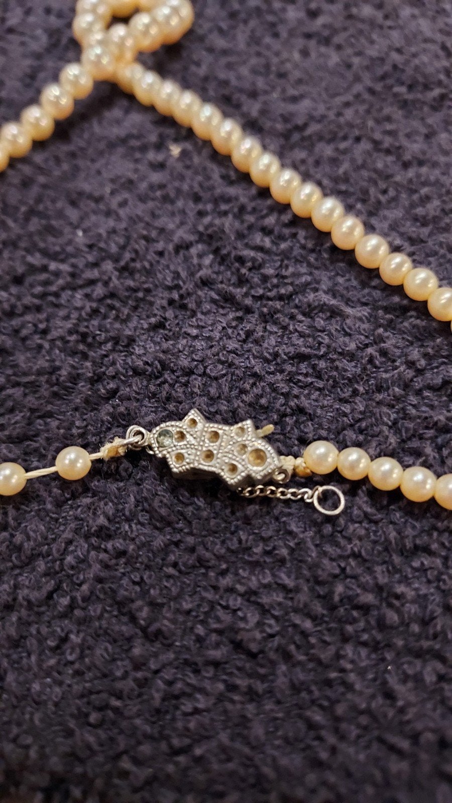 Elegante parelketting met zilverkleurige sluiting, Sieraden, Tassen en Uiterlijk, Kettingen, Ophalen of Verzenden, Zo goed als nieuw