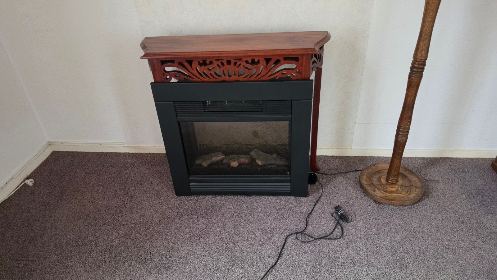 Leuk smal tafeltje  plus elektrische kachel., Antiek en Kunst, Ophalen
