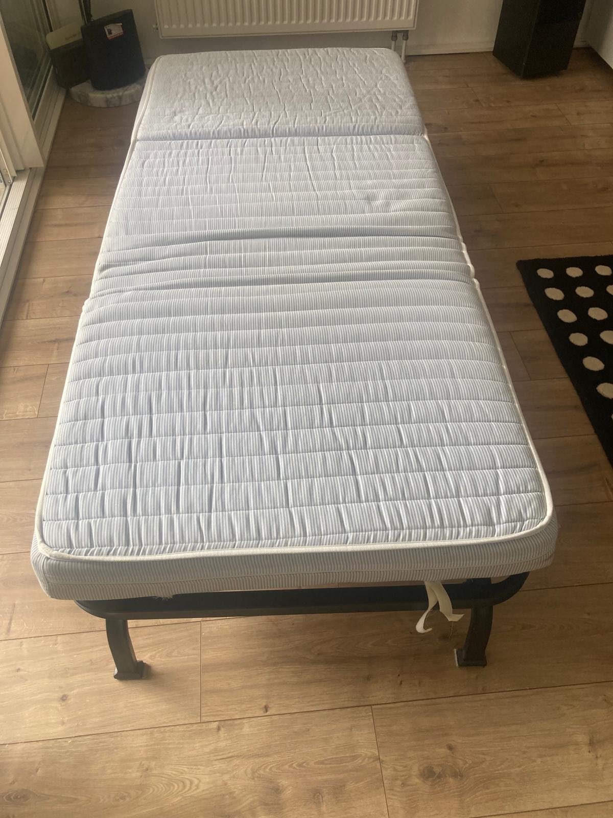 Opvouwbaar logeerbed met matras, Ophalen, Gebruikt, Blauw, 190 cm of minder