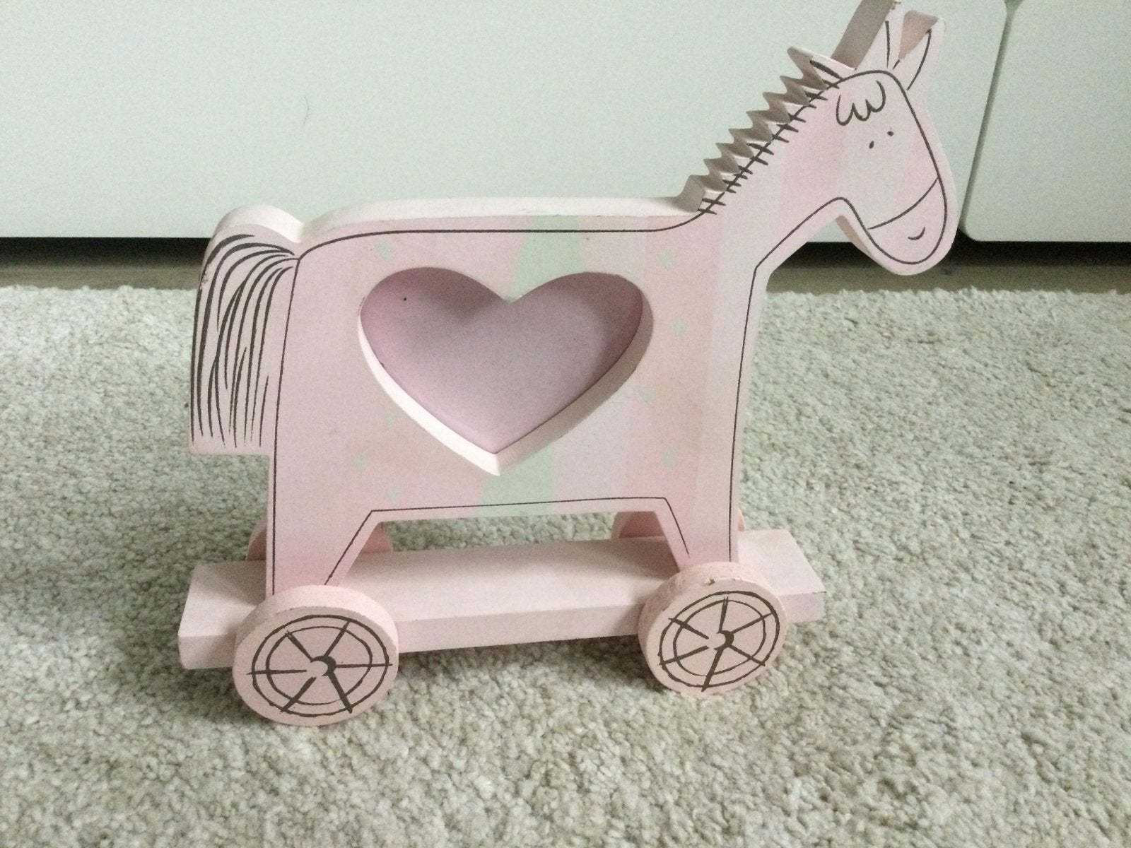 Roze houten fotolijstje paardje 23x20 cm, Nieuw, Ophalen of Verzenden, Fotolijst, Met afbeelding