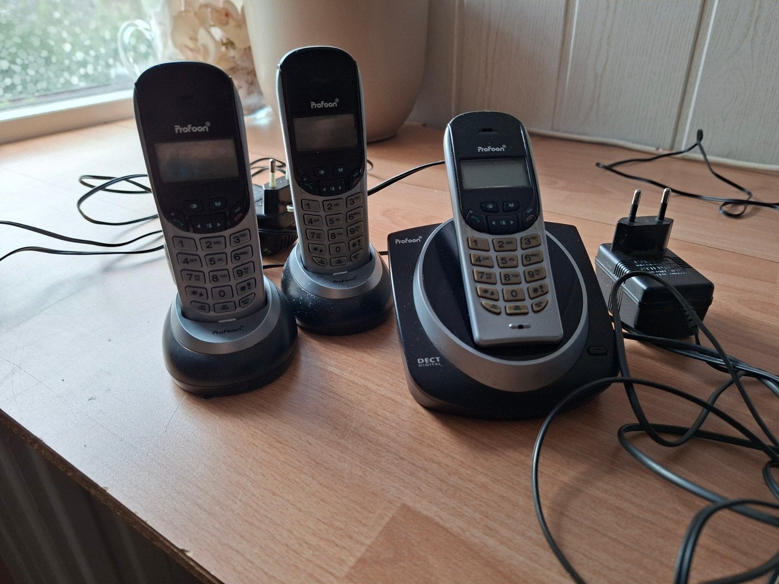 Een 4-delige draadloze telefoonset, Telecommunicatie, Vaste telefoons | Handsets en Draadloos, Ophalen of Verzenden, Gebruikt