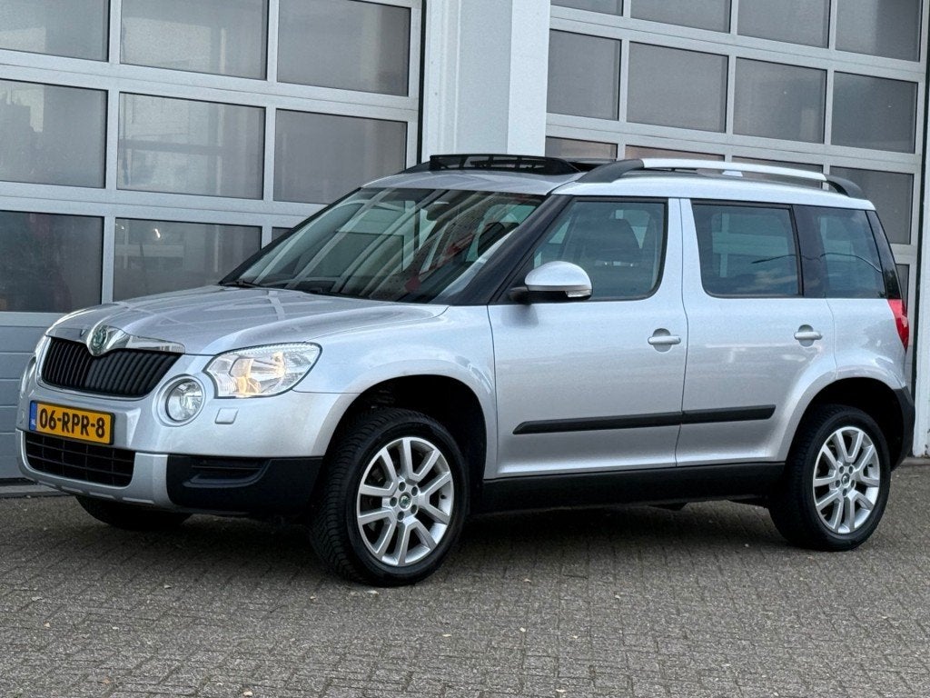Skoda YETI 1.2 TSI 105PK Elegance Aut. Clima Cruise Pano Tre, Auto's, Euro 5, Gebruikt, 4 cilinders, Origineel Nederlands
