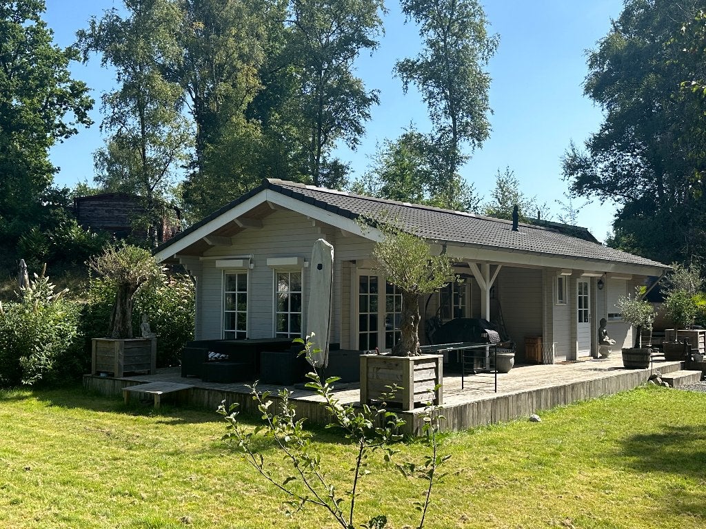 Luxe wellnesschalet | 700 m² | Instapklaar | Unieke ligging, 2 slaapkamers, 65 m², Verkoop zonder makelaar, Chalet