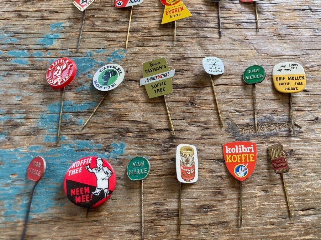 22 vintage speldjes jaren 60-70  kaas en koffie, Ophalen of Verzenden, Gebruikt, Overige onderwerpen