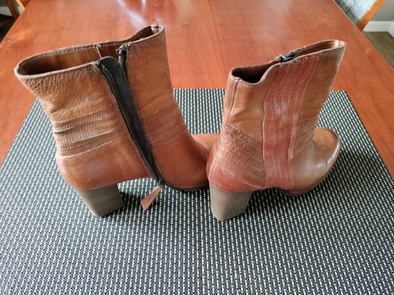 MJUS laarsjes, Kleding | Dames, Schoenen, Bruin, Lage of Enkellaarzen, Ophalen of Verzenden, Zo goed als nieuw