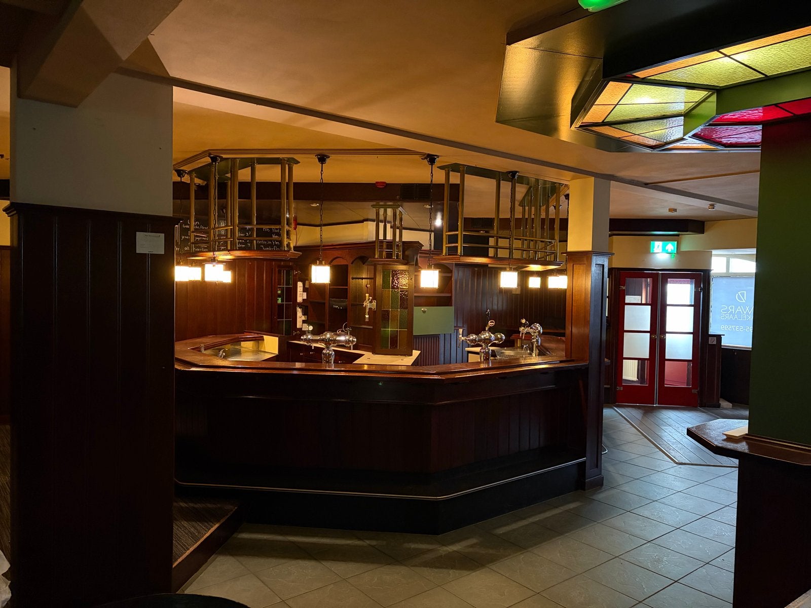 Complete functionele bar met spoelbakken en tapinstallatie, Ophalen of Verzenden, Gebruikt, Barinrichting